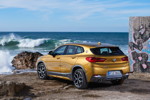 BMW X2 xDrive20d, Modell M Sport X, in Galvanic Gold, on location in Lissabon.