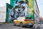 BMW X2 xDrive20d, Modell M Sport X, in Galvanic Gold, on location in Lissabon.