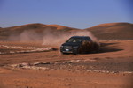 Der neue BMW X5 mit Vollgas durch die Kurven von BMW 'Monza, Sahara'.