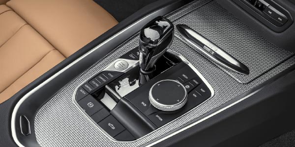 BMW Z4, Mittelkonsole mit Automatikwählhebel und iDrive Controller