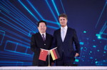 Harald Krüger (Vorstandsvorsitzender der BMW AG) mit Parteisekretär Chen Qiufa (CPC Liaoning Committee)