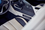 Feierliche Auslieferung von 18 der ersten BMW i8 Roadster in der streng limitierten First Edition, Nr. 1 an den BMW i8 Club Vorsitzenden.