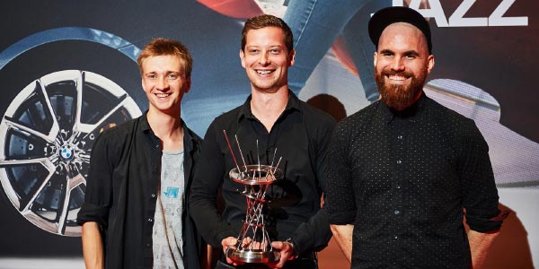 Die Gewinner des BMW Welt Jazz Award 2018: LBT, v.l.n.r. Sebastian Wolfgruber (Schlagzeug), Leo Betzl (Klavier) und Maximilian Hirning (Bass).