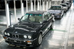 Alle bisher produzierten BMW 3er-Modelle hintereinander im Werk Rosslyn, Sdafrika. Vorne der erste 3er, Modell E30.
