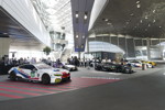 BMW M Motorsport Car Launch: Actionreiche Fahrer- und Fahrzeugvorstellung in der BMW Welt.