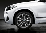 Der neue BMW X2 mit BMW M Performance Parts, 19 Zoll Leichtmetallrad Doppelspeiche 715M bicolor.