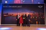 MINI Award 2017 in der Kategorie '360° Marketing' für die ahg Gruppe mit Laudator Sebastian Mackensen, Leiter MINI. 