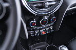 MINI Cooper S Hatch (Facelift 2018), Mittelkonsole vorne.
