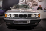 BMW 535i (E34), das ausgestellte Fahrzeug darf seit diesem Jahr mit 'H'-Kennzeichen fahren.