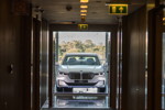 Int. Presse-Präsentation der neuen BMW 7er-Reihe in Portugal: Präsentation eines 745e in einer Hotel-Suite. 