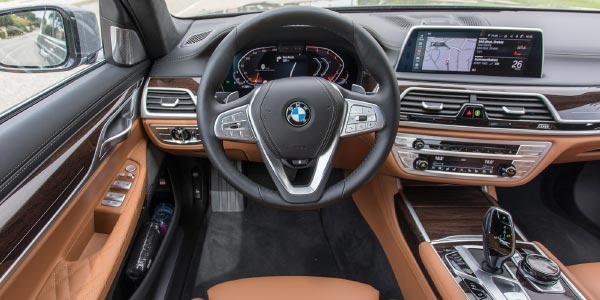 BMW 750Li xDrive (G12 LCI), Cockpit, Innenausstattung Exklusiv Nappa mit erweiterten Umfängen/Steppungen Cognac