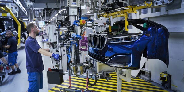 Produktionsstart des neuen BMW 7er: Bereitstellung des Frontends für die Montage einer neuen BMW 7er Limousine. 