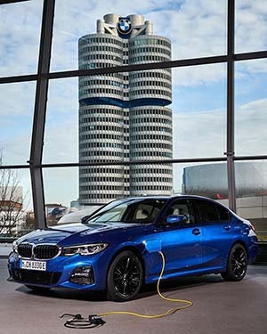 bergabe des 500.000sten elektrifizierten Fahrzeugs der BMW Group - BMW Welt.