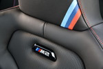 Der neue BMW M 2 CS, M2-Logo und M-Zierstreifen im Sitz.