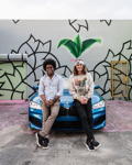BMW M850i xDrive Cabrio in Miami mit Künstler Alexandre Arrechea @alexandrearrechea und Street Art Künstler Spencer 'MAR' Guilburt @this_means 