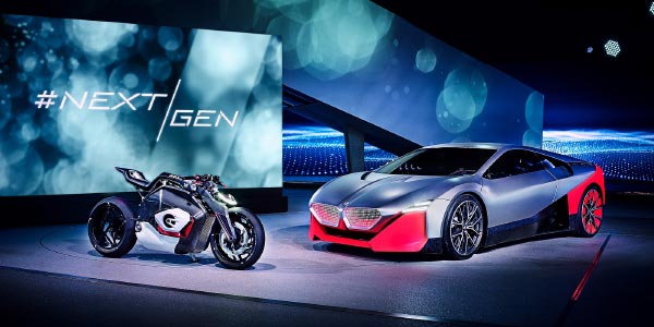 BMW präsentiert sein BMW Motorrad Vision DC Roadster zusammen mit dem BMW Vision M Next