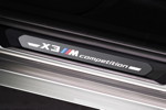 Der neue BMW X3 M Competition. Einstiegsleiste mit Typ-Bezeichnung.