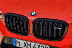 Der neue BMW X4 M Competition. Niere mit Doppelstäben und Typ-Bezeichnung.
