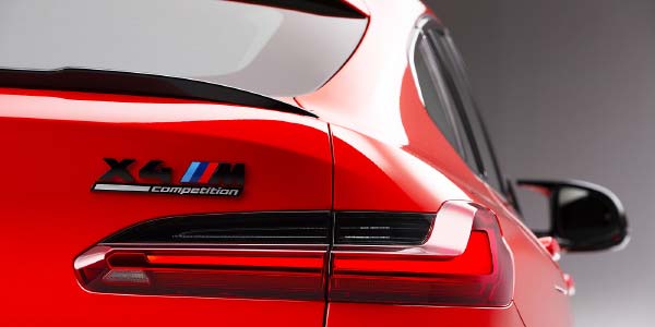 Der neue BMW X4 M Competition. Rückleuchten im 3D-Design, Typ-Bezeichnung auf der Heckklappe, M-spezifischer Rückspiegel.