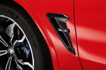 Der neue BMW X4 M Competition. Charakteristische M Kieme im Air Breather auf der vorderen Seitenwand.