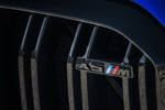 Der neue BMW X5 M Competition (F95). M-typische Doppel-Nierenstäbe und M Logo.