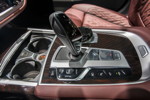 BMW 745e, Mittelkonsole mit Automatik Schalthebel und iDrive Touch Controller.