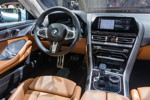 BMW M850i Gran Coupé auf der IAA 2019, mit Edelholzausführung Fineline Kupfereffekt.