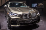 BMW X6 M50i xDrive, in der auffälligen Außenfarbe #Manhatten Metallic