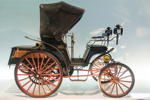 Benz Vis-à-Vis, 2-3sitzige 'Victoria' und die 4sitzige 'Vis-à-Vis' sind 1893 die ersten Vierrad-Automobile von Carl Benz. 1-Zyl., 3 PS, 18 km/h. 
