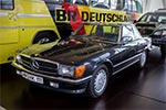 Mercedes-Benz 500 SL. Diesen 500 SL fährt ab 1988 der Schauspieler Hardy Krüger. V8-Motor, 4.973 ccm, 164 kW, vmax: 215 km/h, Stückzahl (1980-1989): 11.812.