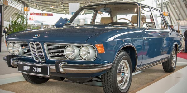 BMW 2800 in Riviera blau von Heiko Köhler, ausgestellt auf dem BMW Club Gemeinschaftsstand, Retro Classics 2019