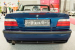 BMW 320i Cabrio (E36), ehemaliger Neupreis: 62.570 DM, mit 6-Zylinder-Reihenmotor, 150 PS
