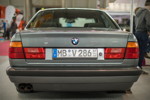 BMW 540i, 250 km/h schnell, mit viel Ähnlichkeit zum BMW 7er (E32)