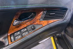 BMW Alpina B12 5,7 (Modell E31), Türgriff mit Tasten für die Fensterheber, erweitertes Edelholz Dekor