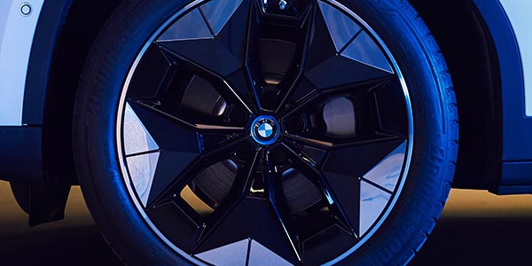 Neuartiges 'Aerodynamik-Rad' (Prototyp) für den vollelektrischen BMW iX3