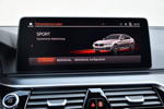 Die neue BMW 545e xDrive Limousine, Bord-Bildschirm: Sport-Modus.