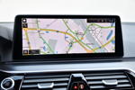 Die neue BMW 545e xDrive Limousine, Bord-Bildschirm: Navigationskarte.