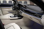 BMW M760Li mit BMW Individual Vollleder Ausstattung Feinnarbe in Rauchwei&szlig; mit erweiterter Steppung im Leder.