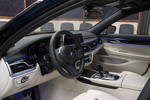 BMW M760Li mit BMW Individual Vollleder Ausstattung Feinnarbe in Rauchwei&szlig;, Cockpit.