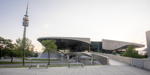 BMW Welt mit dem Olympiaturm rechts