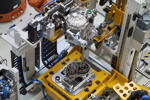 Produktion des hochintegrierten BMW E-Antriebs - Getriebemontage