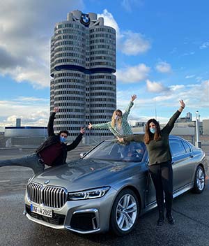 Yalcin Koyu, Larissa Duffe und Bianca Kusterer (von links nach rechts) des Employer Branding und Personalmarketing der BMW Group freuen sich ber die hervorragenden Platzierungen