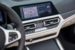 BMW M440i xDrive Cabrio, Mittelkonsole vorne mit Bord-Bildschirm