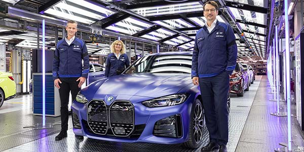 Produktionsstart des neuen BMW i4 im BMW Group Werk Mnchen. Produktionsvorstand der BMW AG Milan Nedeljkovi? am BMW i4. 