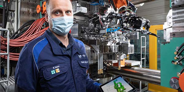 Für die Produktion des Cockpits für den BMWiX setzt das BMW Group Werk Landshut auf künstliche Intelligenz