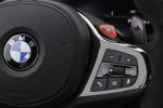 BMW M5 CS, multifunktionales Lenkrad mit roter M-Taste.