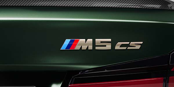 BMW M5 CS, Typ-Bezeichnung auf der Heckklappe.