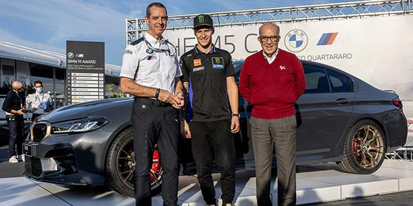 Franciscus van Meel, Geschäftsführer der BMW M GmbH, Sieger Fabio Quartararo (FRA), Carmelo Ezpeleta, CEO Dorna Sports, Siegerfahrzeug BMW M5 CS.