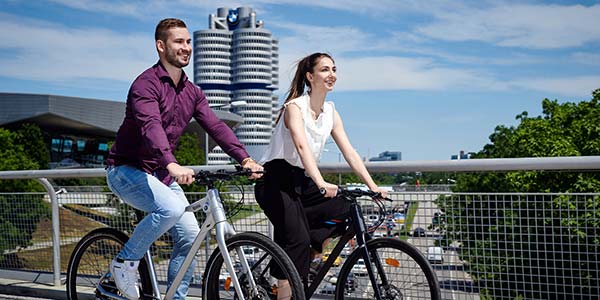 BMW Group unterstützt ihre Mitarbeiterinnen und Mitarbeiter beim Fahrradfahren