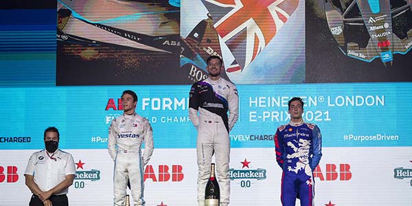 London (GBR), 23.-25.06.21. ABB FIA Formula E London E-Prix, BMW Pilot Jake Dennis als Sieger auf dem Podest